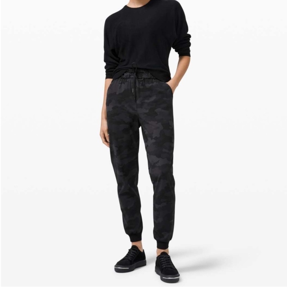 Lululemon Stretch High-Rise Jogger *Full Length Size 8